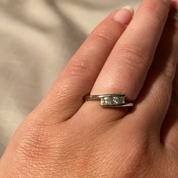 Three stone ring - Picture 2 of 3